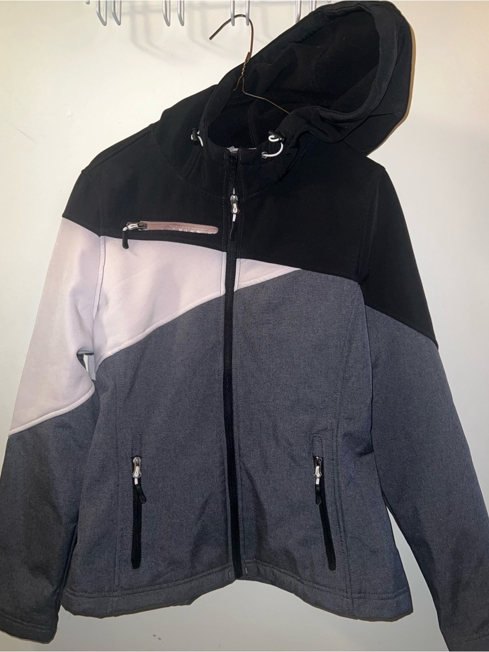 Women’s Colorblock Hooded Softshell Jacket - Black & Gray